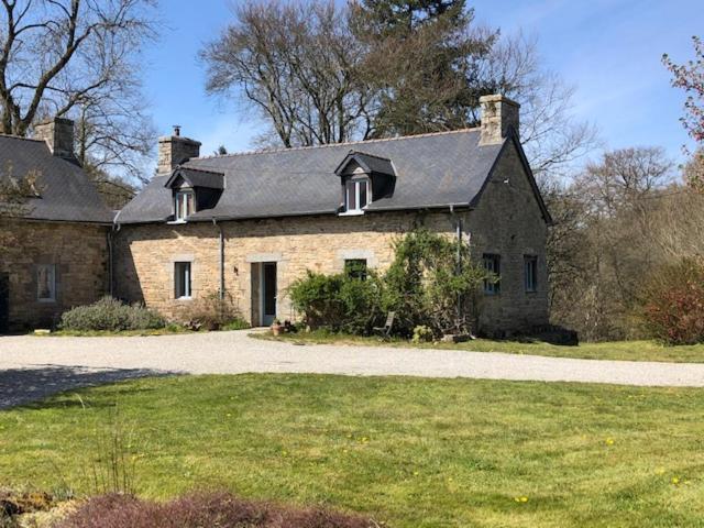 Merveilleux Cottage Dans Parc De 7,5 Hectares Saint-Nicolas-du-Pelem ภายนอก รูปภาพ